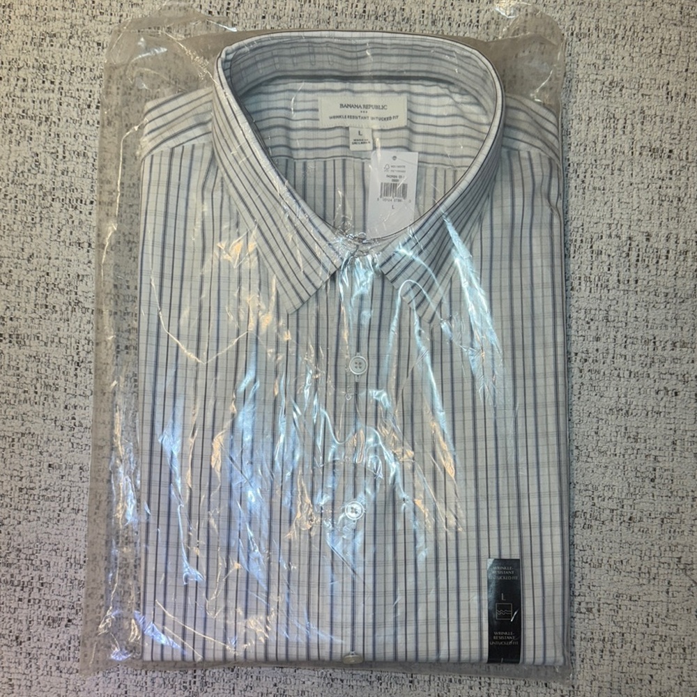Banana Republic Men's Blue Striped Shirt